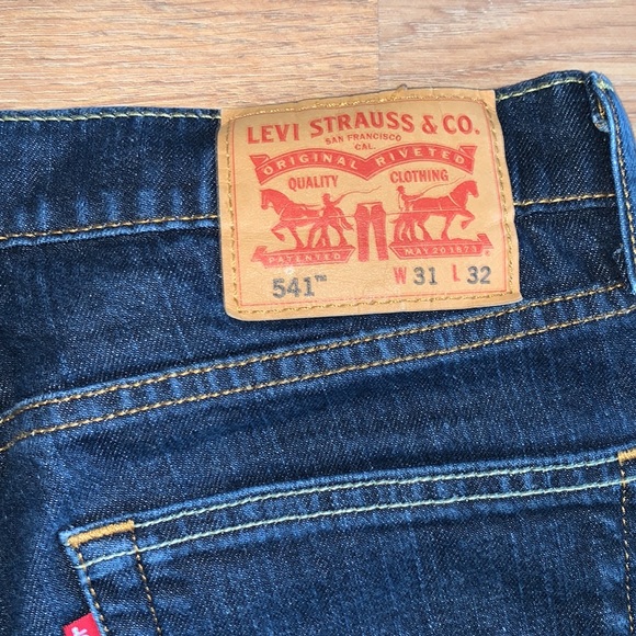 Men’s Levi Jeans - Picture 3 of 3